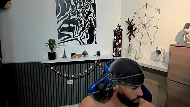 Snapshot of Daemon21 chatting on November 10, 2025, 10:42 pm Daemon21 online show from November 10, 2025, 10:42 pm