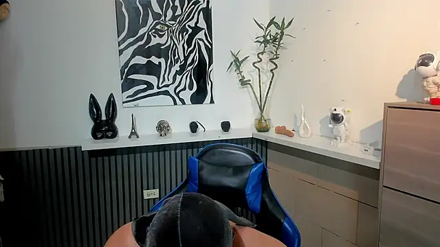 Snapshot of Daemon21 chatting on November 13, 2025, 11:25 pm Daemon21 online show from November 13, 2025, 11:25 pm