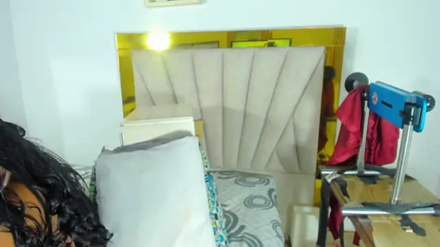 Evelonga 707 online show from January 3, 2025, 7:07 pm