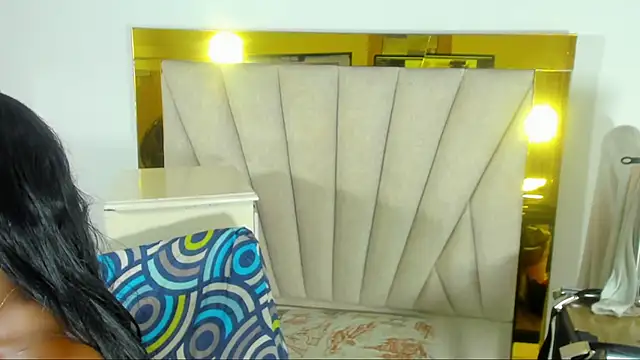 Evelonga 707 online show from February 5, 2025, 7:10 pm