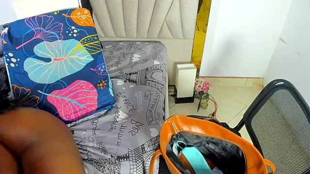 Evelonga 707 online show from March 6, 2025, 7:32 pm