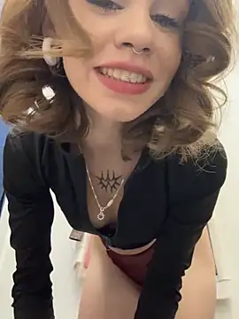 Snapshot of Street_young chatting on December 14, 2024, 2:21 pm Street young online show from December 14, 2024, 2:21 pm