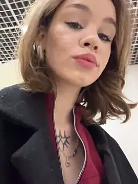 Snapshot of Street_young chatting on December 15, 2024, 1:32 pm Street young online show from December 15, 2024, 1:32 pm