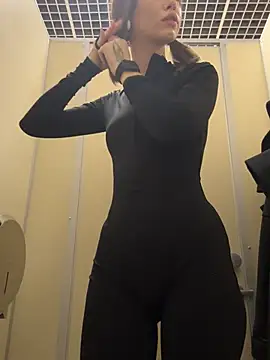 Snapshot of Street_young chatting on January 27, 2025, 2:13 pm Street young online show from January 27, 2025, 2:13 pm