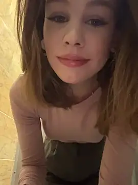 Snapshot of Street_young chatting on February 12, 2025, 11:18 am Street young online show from February 12, 2025, 11:18 am