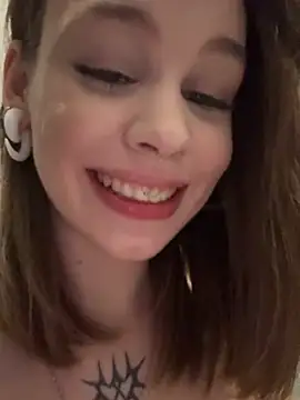 Snapshot of Street_young chatting on February 13, 2025, 12:32 pm Street young online show from February 13, 2025, 12:32 pm