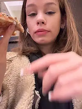 Snapshot of Street_young chatting on February 14, 2025, 2:44 pm Street young online show from February 14, 2025, 2:44 pm