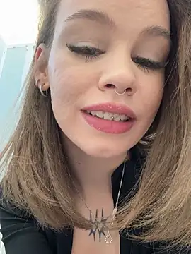 Snapshot of Street_young chatting on March 2, 2025, 12:43 pm Street young online show from March 2, 2025, 12:43 pm