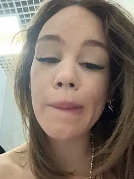 Snapshot of Street_young chatting on March 21, 2025, 4:29 pm Street young online show from March 21, 2025, 4:29 pm