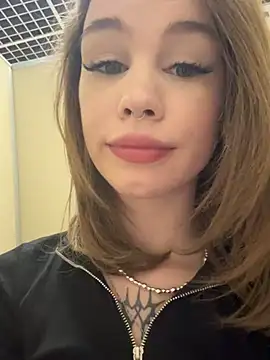 Snapshot of Street_young chatting on March 22, 2025, 12:57 pm Street young online show from March 22, 2025, 12:57 pm