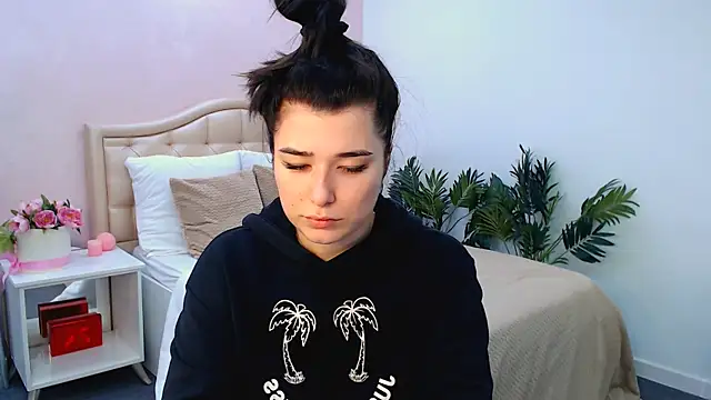  Sun Shy  online show from October 21, 2025, 10:05 am