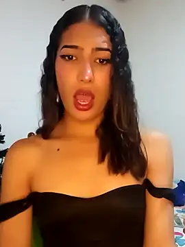 Lanna hott  online show from December 22, 2024, 1:33 pm