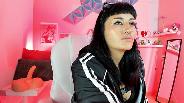 Valkiria ponce online show from February 24, 2026, 4:21 am