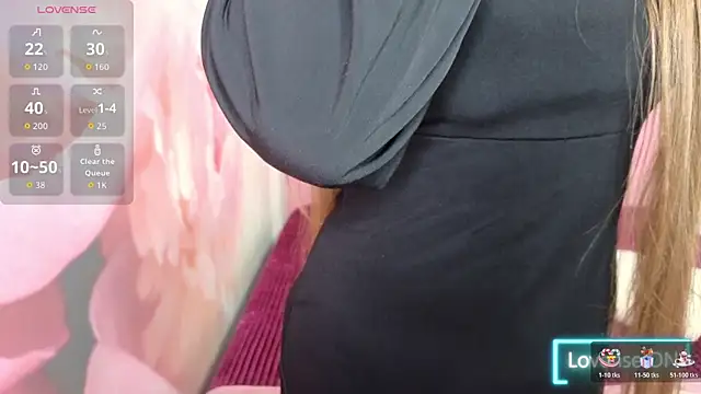 AriaGray online show from November 3, 2025, 2:29 pm