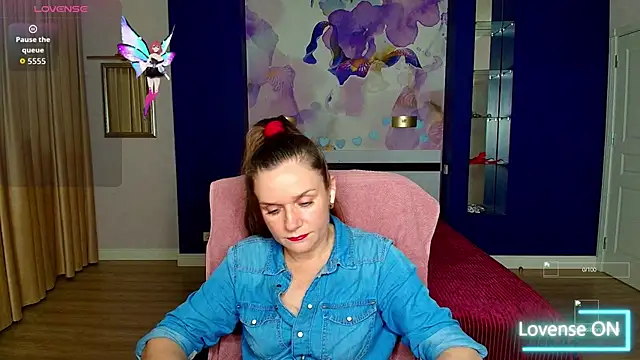 AriaGray online show from November 22, 2025, 3:22 pm