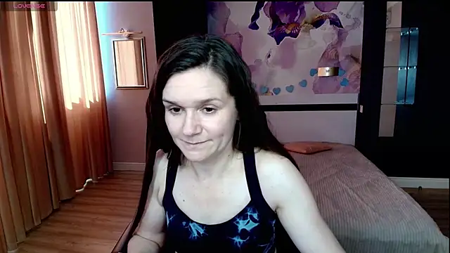 AriaGray online show from April 15, 2026, 12:01 pm