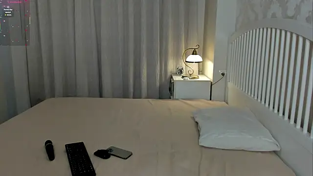 Eva  Lewis online show from March 8, 2026, 3:32 am