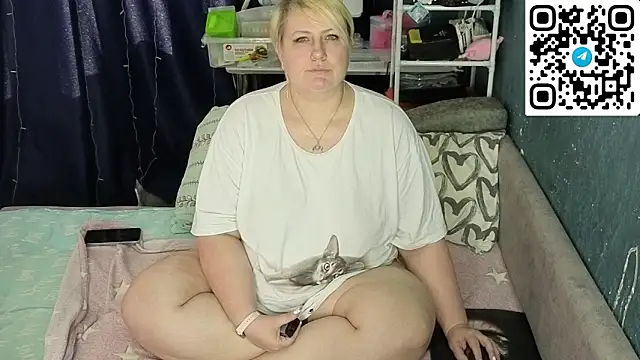 CuteHanna online show from April 3, 2026, 1:09 pm