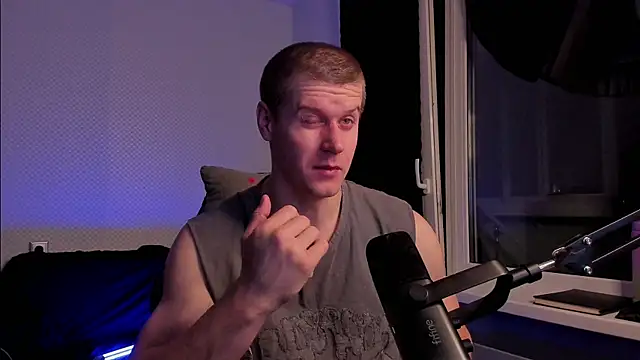 Snapshot of Bruno_Banani chatting on September 30, 2025, 5:29 pm Bruno Banani online show from September 30, 2025, 5:29 pm