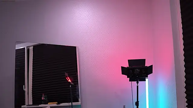 Snapshot of Bruno_Banani chatting on October 27, 2025, 5:50 pm Bruno Banani online show from October 27, 2025, 5:50 pm