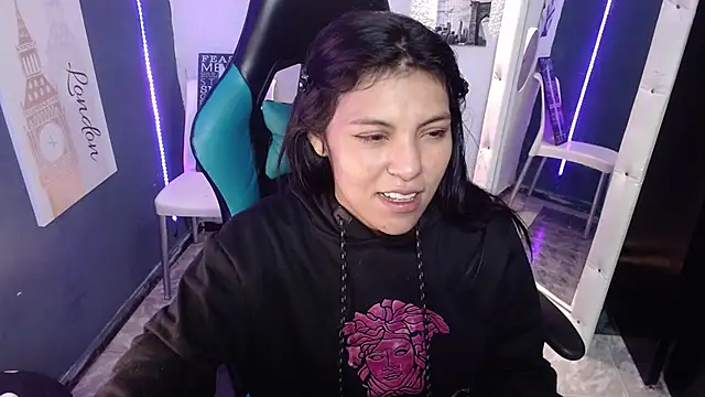 Snapshot of MartinaFonse chatting on January 28, 2025, 1:18 am MartinaFonse online show from January 28, 2025, 1:18 am