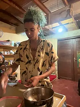 sammoura01 online show from January 14, 2026, 10:47 pm