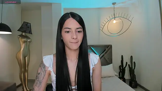 HannahJamesX online show from December 5, 2024, 6:11 pm