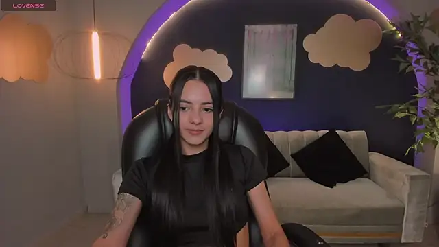 HannahJamesX online show from January 8, 2025, 9:55 pm