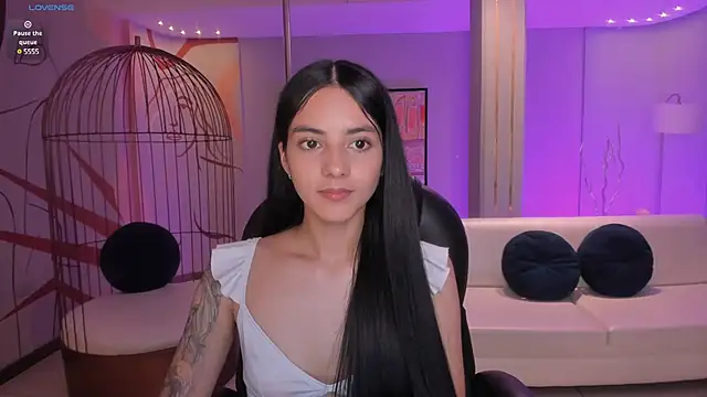 HannahJamesX online show from January 13, 2025, 8:37 pm