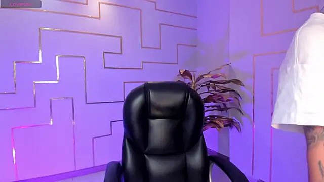 HannahJamesX online show from September 8, 2025, 5:45 pm