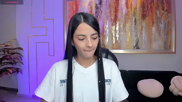 HannahJamesX online show from September 10, 2025, 5:35 pm