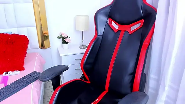 MadelineJackson online show from March 15, 2025, 4:35 am