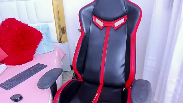 MadelineJackson online show from March 21, 2025, 1:13 am