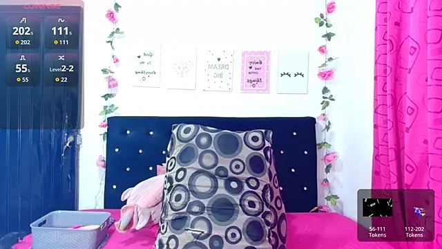 Snapshot of CiaraEbony chatting on October 21, 2025, 12:22 am CiaraEbony online show from October 21, 2025, 12:22 am