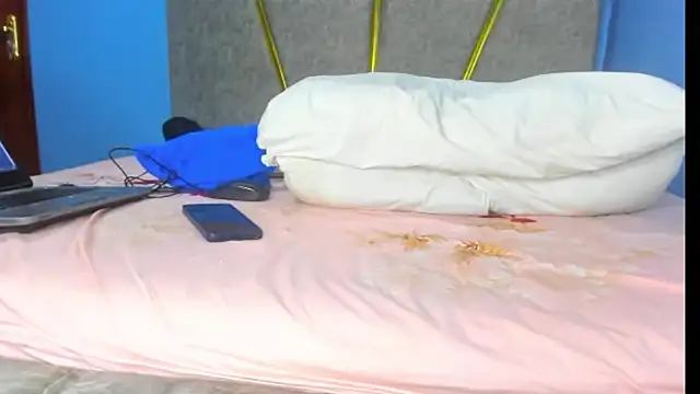 Snapshot of Pretty_Shall chatting on October 15, 2025, 3:34 pm Pretty Shall online show from October 15, 2025, 3:34 pm