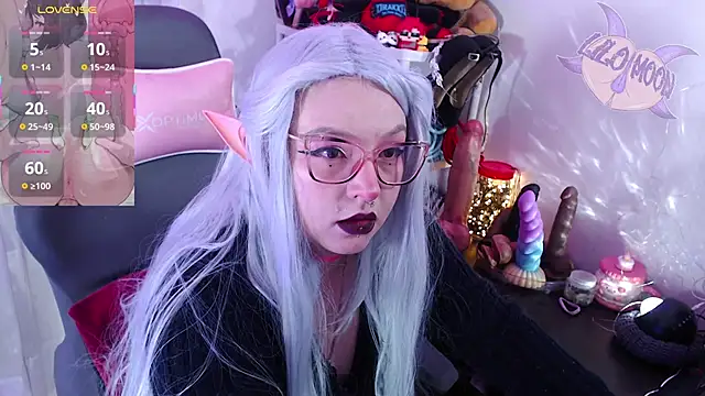 LiloMoon69 online show from October 13, 2025, 2:17 pm