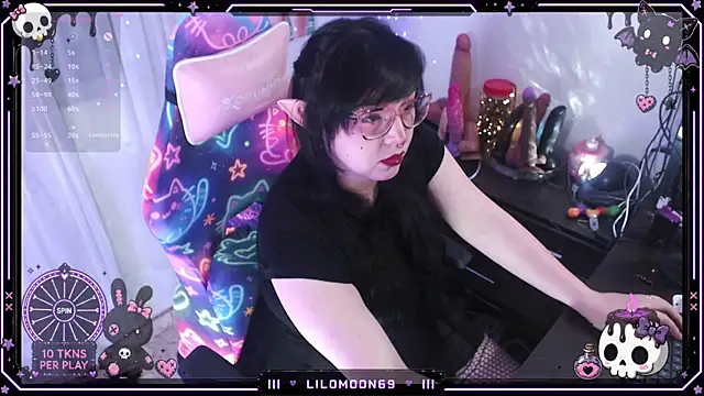LiloMoon69 online show from June 25, 2026, 7:57 am