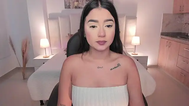 amelie jhons online show from October 4, 2025, 7:23 pm