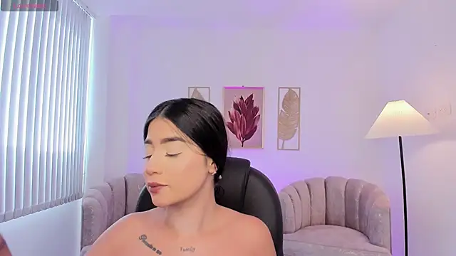 amelie jhons online show from October 17, 2025, 8:22 pm