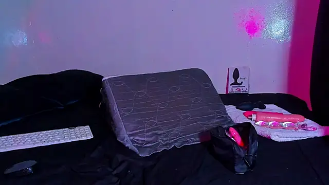 Piggy Eddy online show from March 18, 2026, 1:42 am