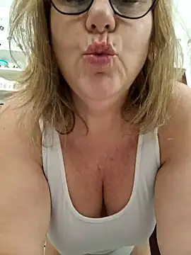Snapshot of Mara-24 chatting on January 18, 2025, 11:33 pm Mara-24 online show from January 18, 2025, 11:33 pm