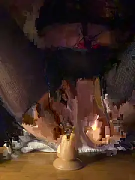 LaMORA 2002 online show from March 18, 2026, 8:01 pm