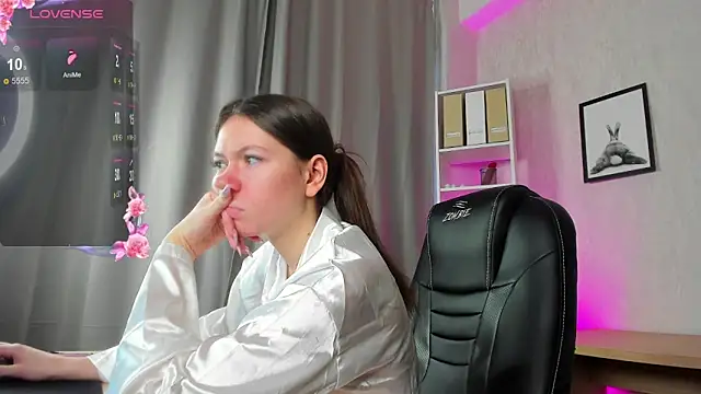 Nicole Charm online show from March 5, 2025, 2:14 am