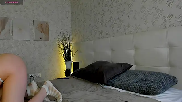 Nicole Charm online show from September 15, 2025, 8:53 pm