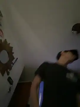 Snapshot of latino1986 chatting on February 22, 2025, 1:22 am latino1986 online show from February 22, 2025, 1:22 am