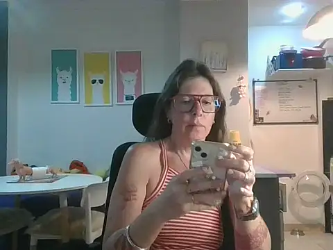 Snapshot of Calentandote chatting on October 11, 2025, 8:13 am Calentandote online show from October 11, 2025, 8:13 am