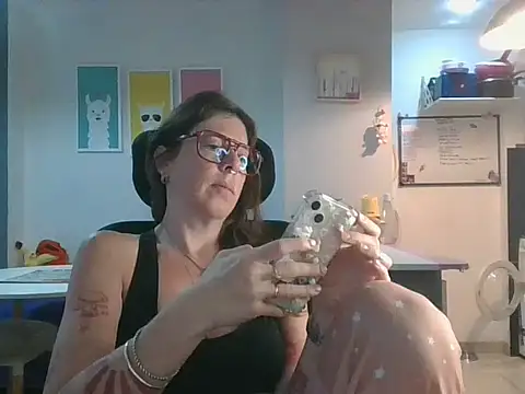 Snapshot of Calentandote chatting on October 12, 2025, 9:41 am Calentandote online show from October 12, 2025, 9:41 am