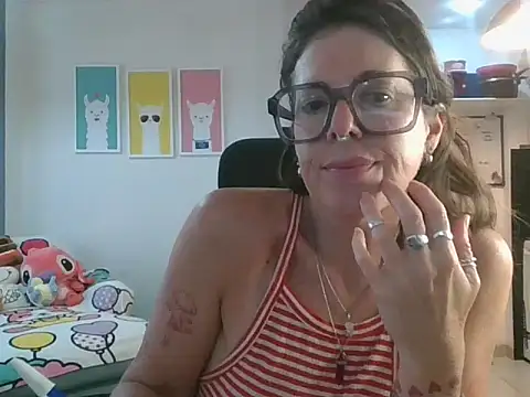 Snapshot of Calentandote chatting on November 18, 2025, 9:47 am Calentandote online show from November 18, 2025, 9:47 am