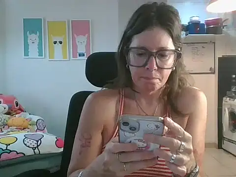 Snapshot of Calentandote chatting on November 25, 2025, 9:42 am Calentandote online show from November 25, 2025, 9:42 am