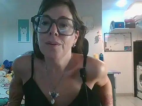 Snapshot of Calentandote chatting on April 2, 2026, 9:18 am Calentandote online show from April 2, 2026, 9:18 am